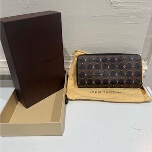 Authentic Louis Vuitton Zippy Wallet Studded Damier